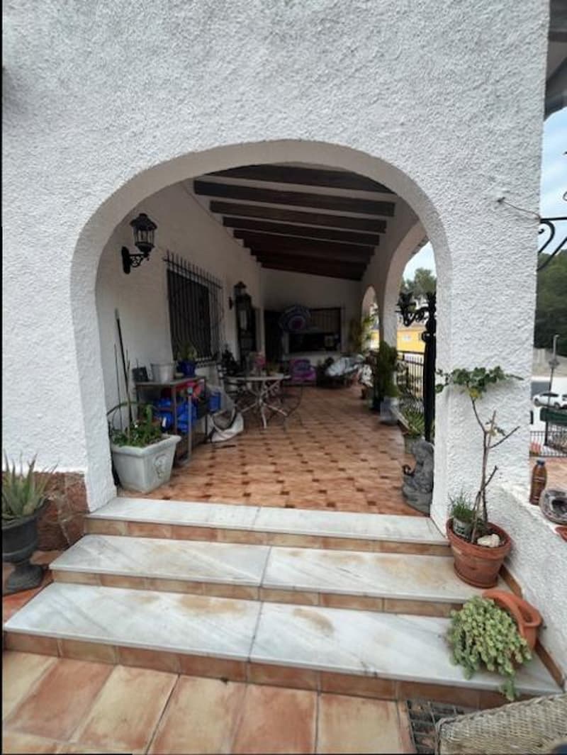 Restaurant and family house + independent apartment - Tree-lined garden with pool and summer kitchen, barbecue (9)