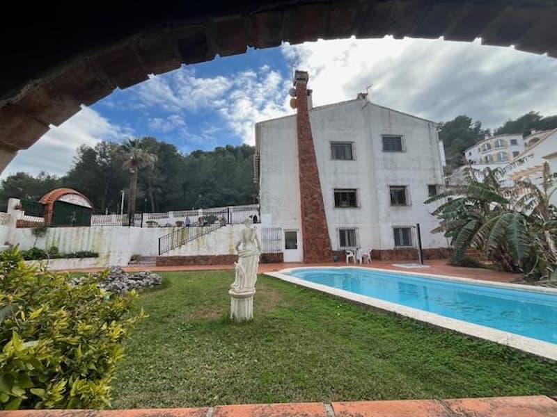 Restaurant and family house + independent apartment - Tree-lined garden with pool and summer kitchen, barbecue (1)