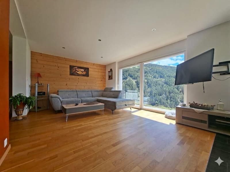 Casa composta da 2 appartamenti indipendenti, nel cuore di un villaggio di montagna molto richiesto, vicino ai sentieri e alle comodità. (1)