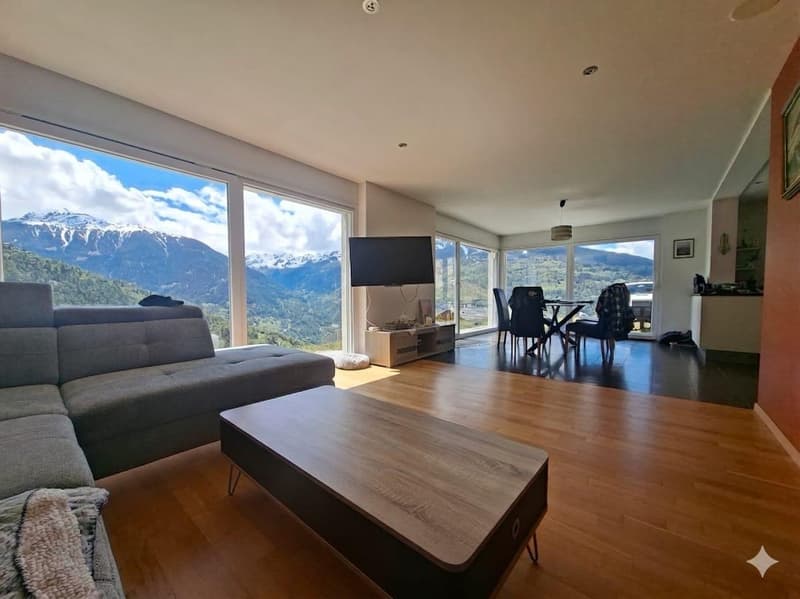 Casa composta da 2 appartamenti indipendenti, nel cuore di un villaggio di montagna molto richiesto, vicino ai sentieri e alle comodità. (2)