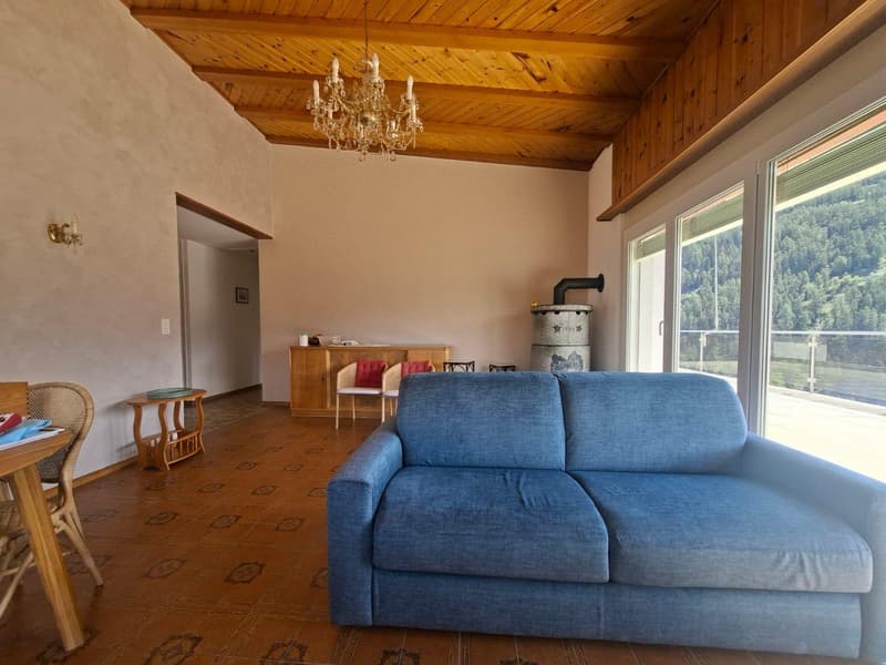 Casa composta da 2 appartamenti indipendenti, nel cuore di un villaggio di montagna molto richiesto, vicino ai sentieri e alle comodità. (12)