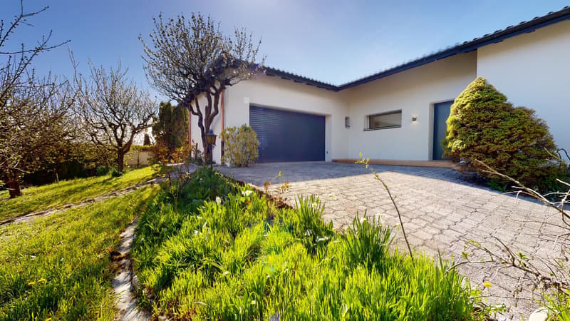 Maison individuelle avec 5 chambres et deux garages (9)