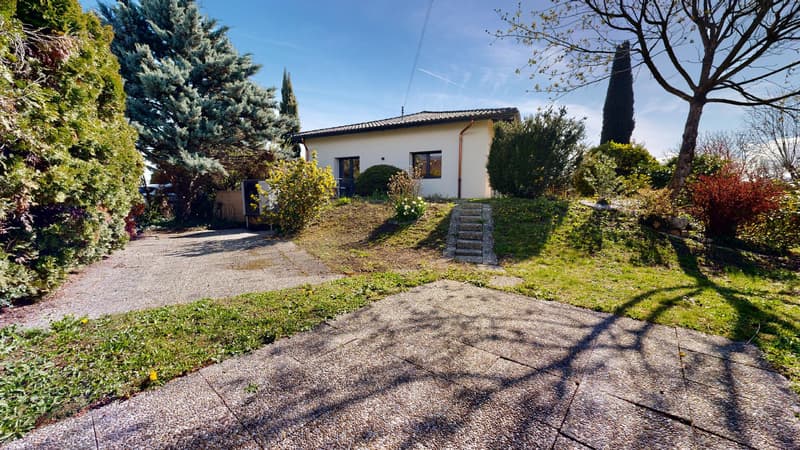 Maison individuelle avec 5 chambres et deux garages (3)