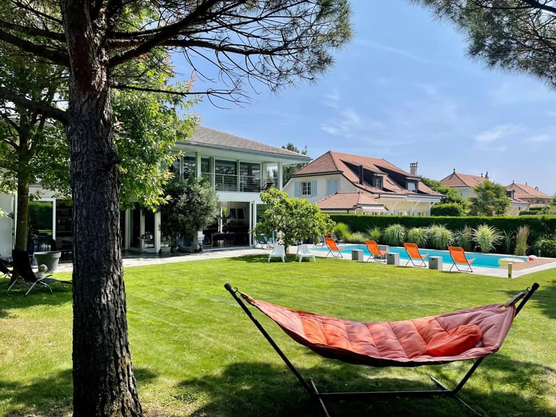 Light, space and serenity ? A private haven in Coppet (1)