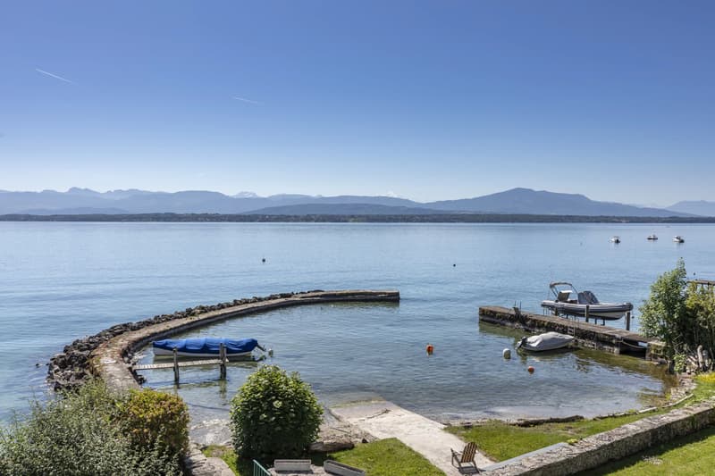 Proprietà eccezionale a picco sull'acqua (1)