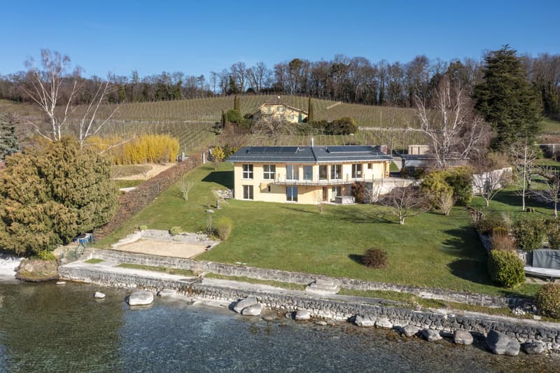 Wasserfront-Villa (1)