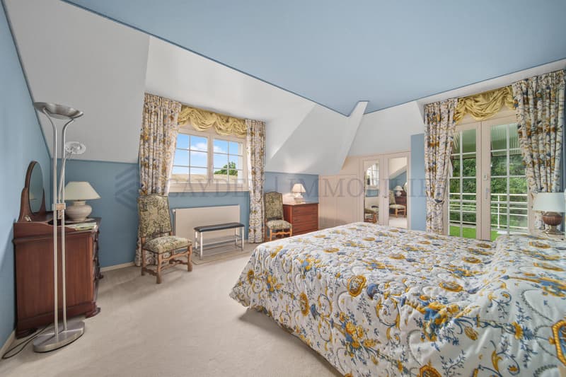 Magnificent 4-bedroom villa with pool and lake view (4)