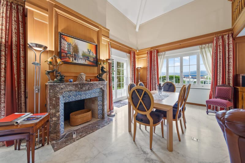 Magnificent 4-bedroom villa with pool and lake view (2)