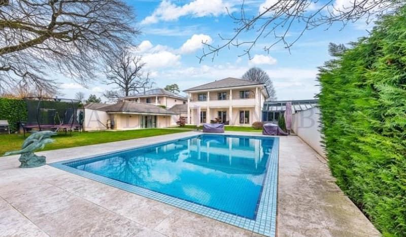 Exceptional villa with a pool and pool house (3)