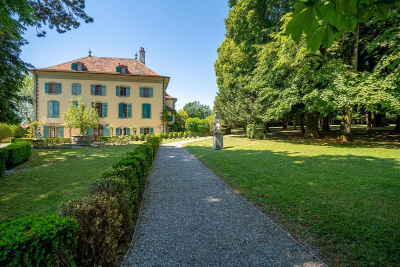 Beautiful 7-room apartment in a charming residence (3)