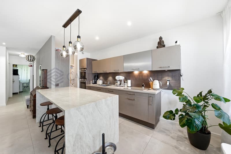 Beautiful 4-room apartment completely renovated (2)