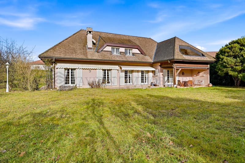 Large individual villa in a quiet location (4)
