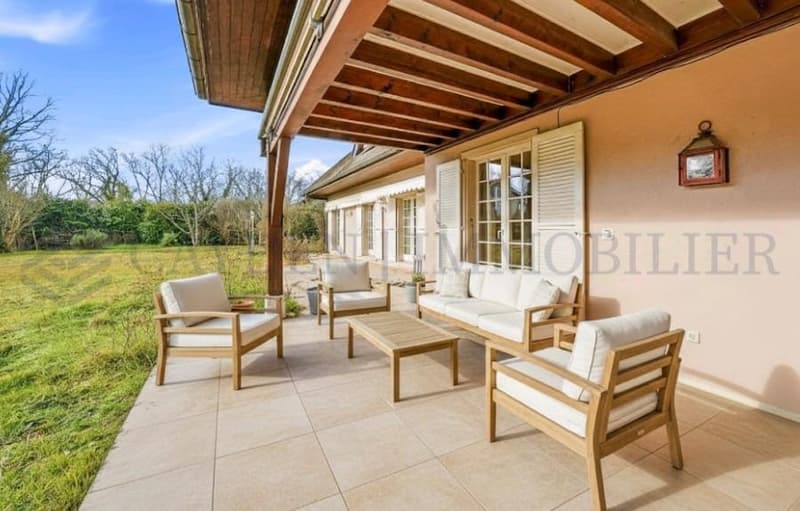 Große individuelle Villa in ruhiger Lage (2)