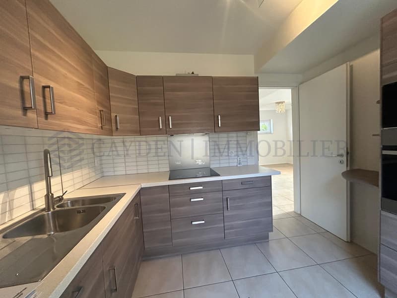 Piacevole villa individuale in una zona tranquilla (8)