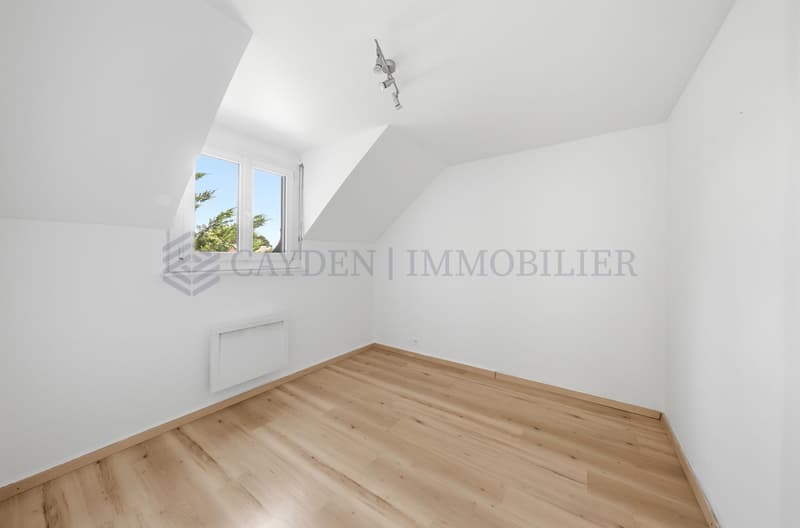 Villa a schiera ristrutturata con studio indipendente in un ambiente residenziale privilegiato a Commugny (10)