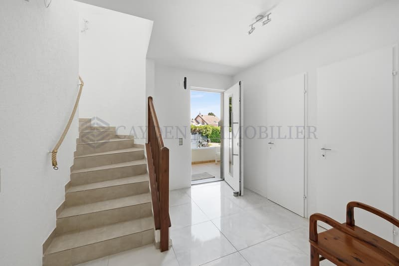 Villa a schiera ristrutturata con studio indipendente in un ambiente residenziale privilegiato a Commugny (5)