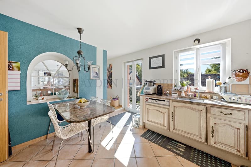 Maison villageoise de 6.5 pièces au coeur de Begnins ? Jardin, terrasse et deux garages (4)
