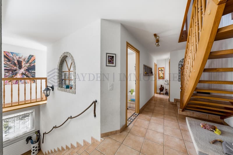 Maison villageoise de 6.5 pièces au coeur de Begnins ? Jardin, terrasse et deux garages (6)
