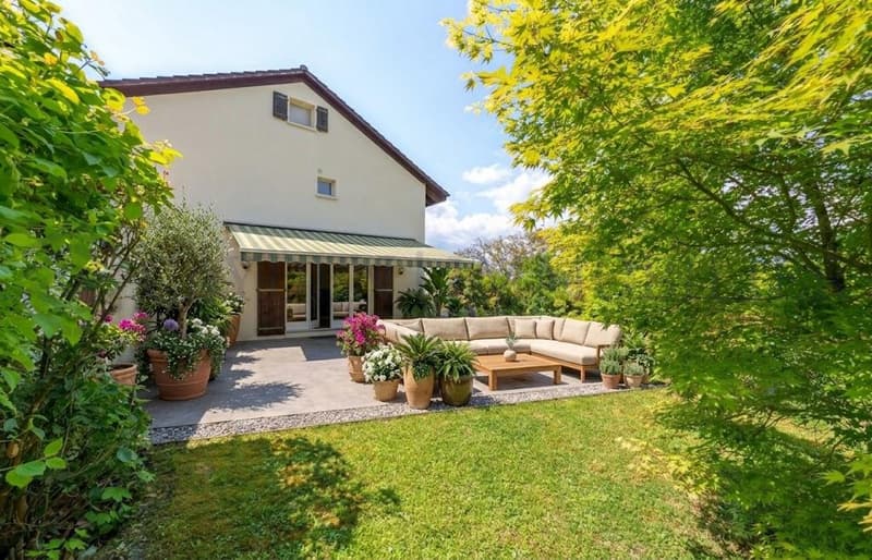Grande villa 7 pièces avec joli jardin ensoleillé (1)