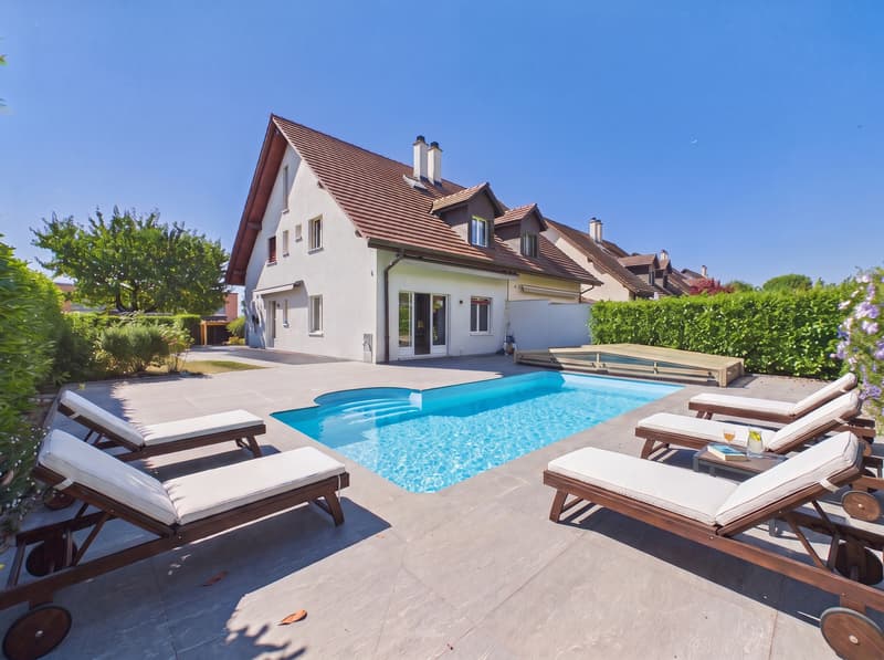 Schöne Volumen mit Pool auf eigenem Grundstück (1)