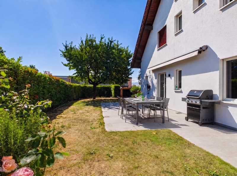 Schöne Volumen mit Pool auf eigenem Grundstück (2)