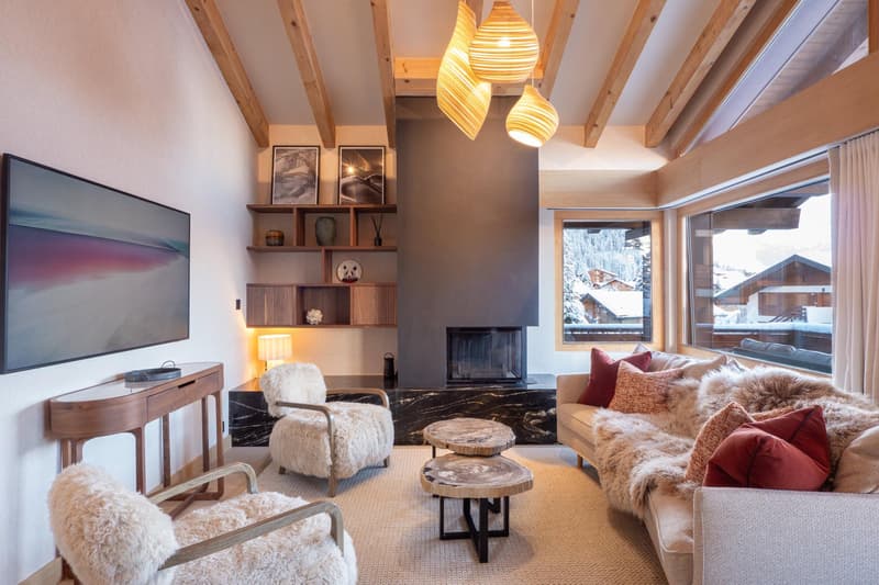 LOCATION SAISONNIÈRE : Appartement duplex de 4 chambres et 3 salles de bains, situé dans le centre de Verbier, avec un grand balcon panoramique offrant une vue imprenable sur les montagnes. (1)