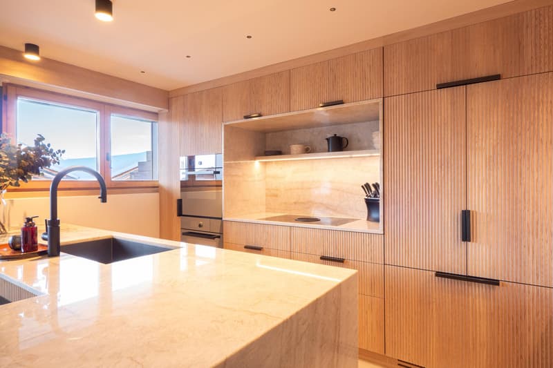 LOCATION SAISONNIÈRE : Appartement duplex de 4 chambres et 3 salles de bains, situé dans le centre de Verbier, avec un grand balcon panoramique offrant une vue imprenable sur les montagnes. (4)