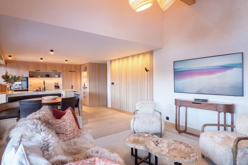 LOCATION SAISONNIÈRE : Appartement duplex de 4 chambres et 3 salles de bains, situé dans le centre de Verbier, avec un grand balcon panoramique offrant une vue imprenable sur les montagnes. (7)
