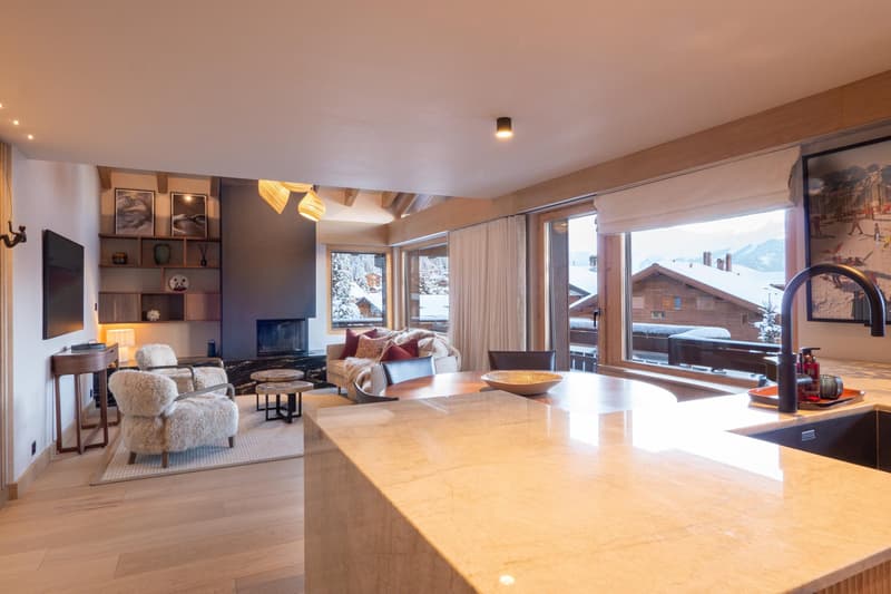 LOCATION SAISONNIÈRE : Appartement duplex de 4 chambres et 3 salles de bains, situé dans le centre de Verbier, avec un grand balcon panoramique offrant une vue imprenable sur les montagnes. (3)