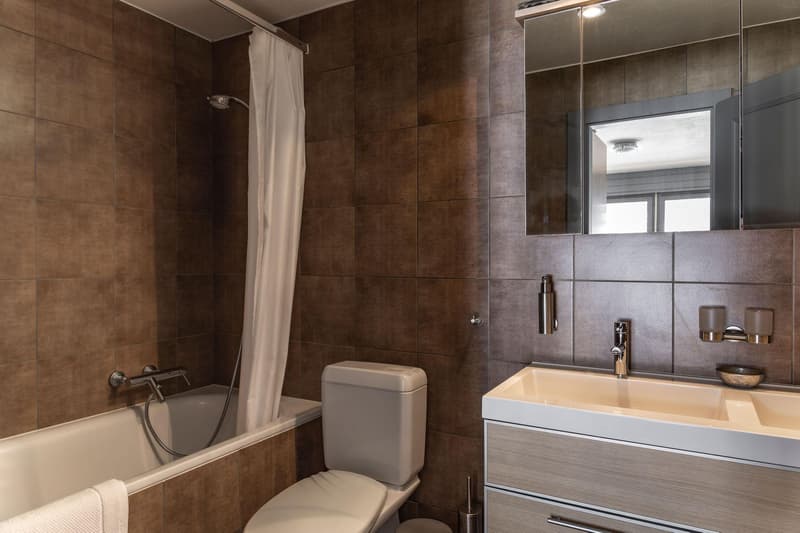 A charming 3-bedroom apartment with a terrace in the heart of Verbier. (11)