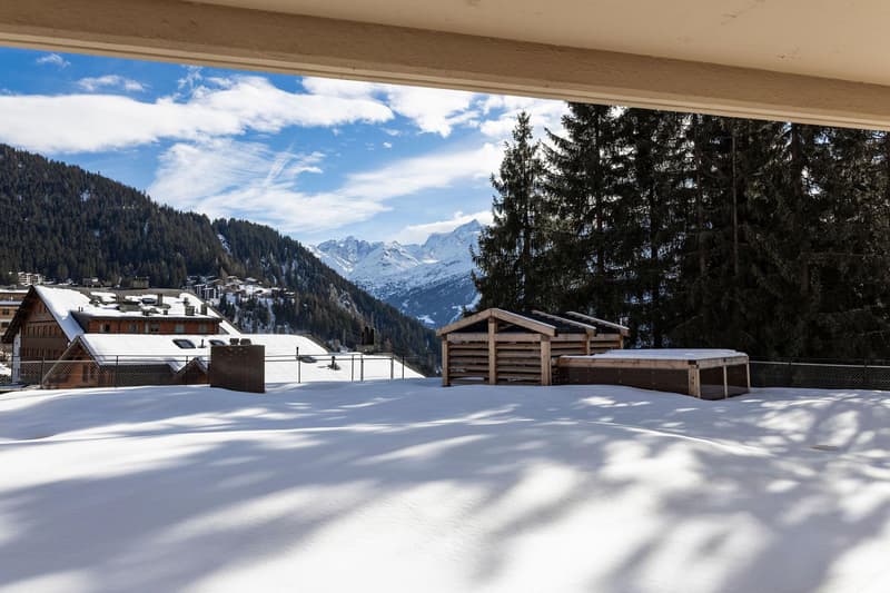 A charming 3-bedroom apartment with a terrace in the heart of Verbier. (12)