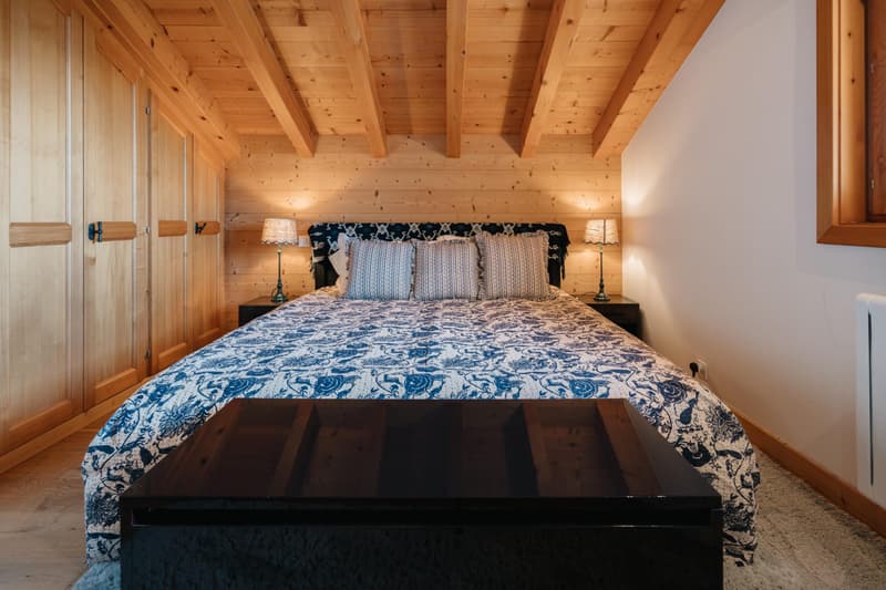 A 5-bedroom chalet nestled in the charming village of Médières. (6)