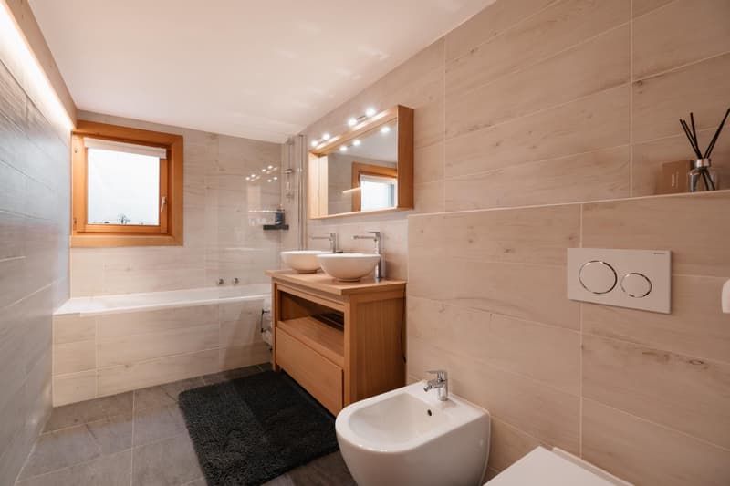 A 5-bedroom chalet nestled in the charming village of Médières. (7)