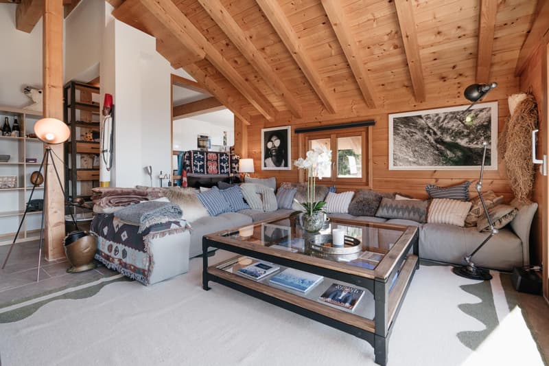 A 5-bedroom chalet nestled in the charming village of Médières. (3)