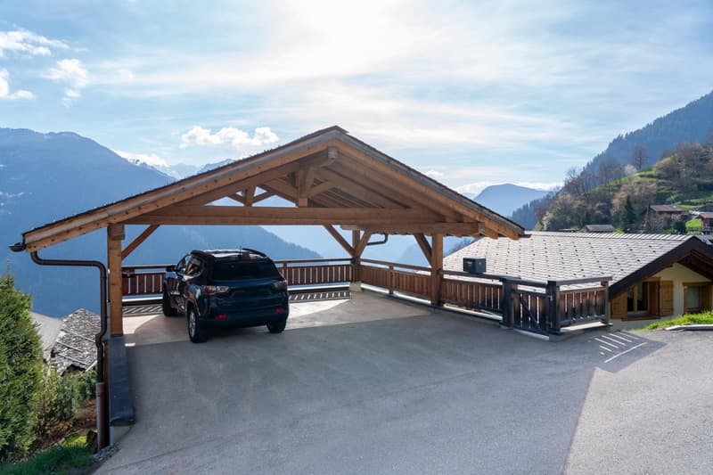 A 5-bedroom chalet nestled in the charming village of Médières. (10)