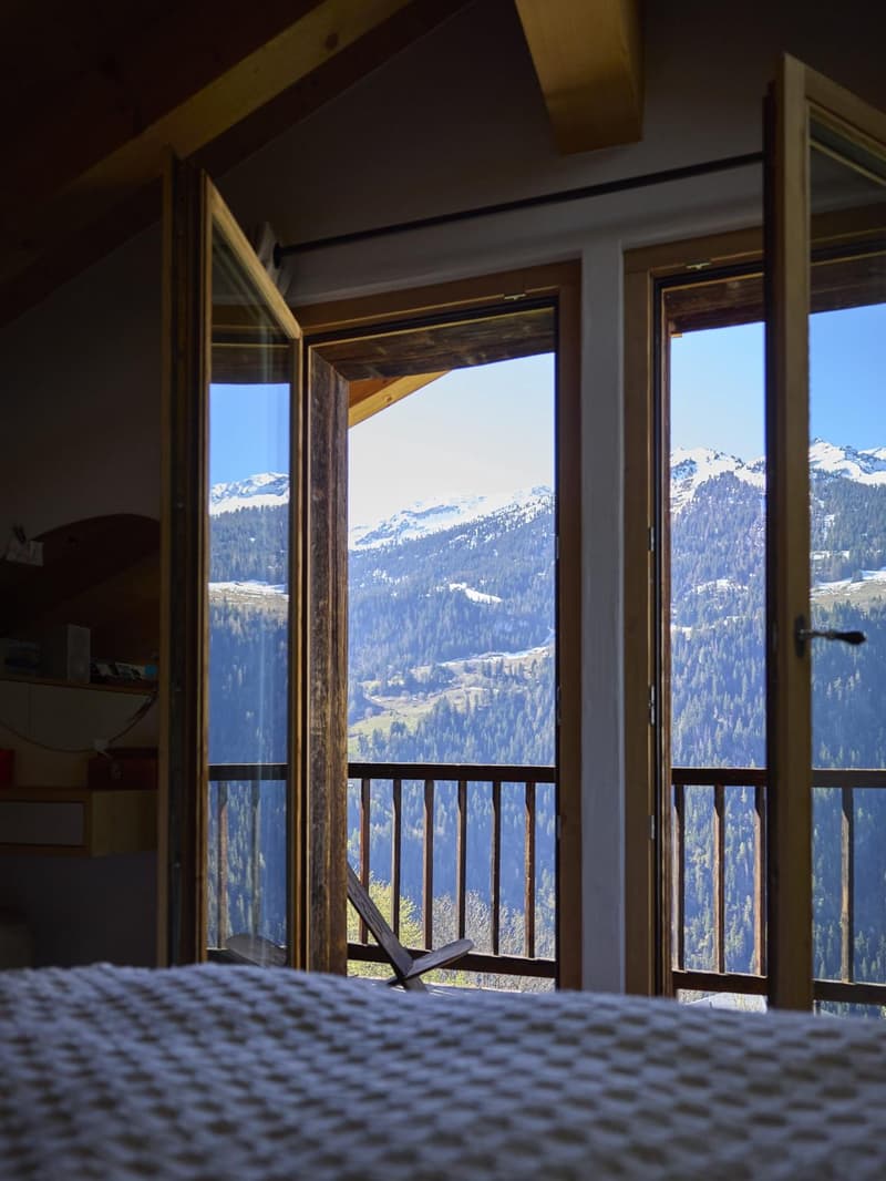LOCATION SAISON D'HIVER - CHARMANT CHALET DE 3 CHAMBRES AVEC GRAND JARDIN OUVERT À SARREYER ? STYLE ALPIN - VUE IMPRENABLE SUR LES MONTAGNES (6)