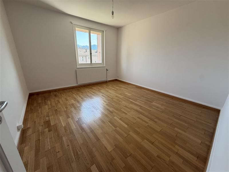 Appartement de 4 pièces avec balcon dans quartier calme (3)