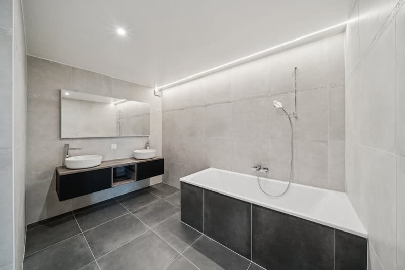 198 m2 apartment with balcony and two outdoor parking spaces (10)