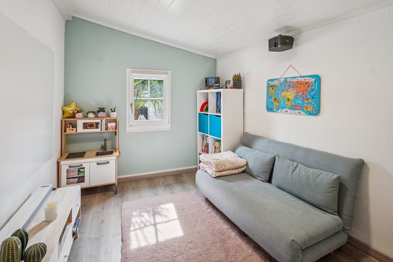 Maison individuelle entièrement rénovée de 5.5 pièces avec piscine et jardin (8)