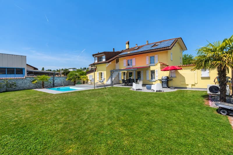 Maison individuelle entièrement rénovée de 5.5 pièces avec piscine et jardin (3)