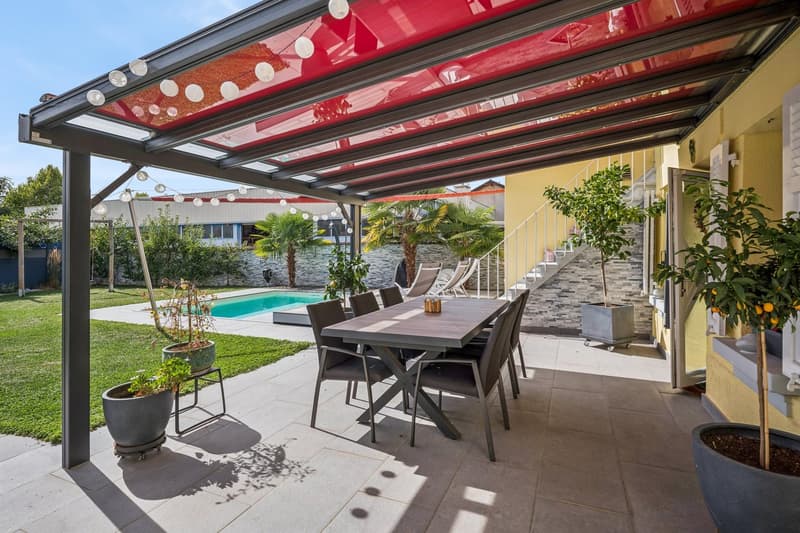 Maison individuelle entièrement rénovée de 5.5 pièces avec piscine et jardin (2)