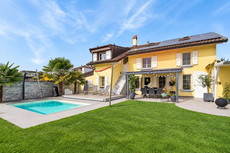 Maison individuelle entièrement rénovée de 5.5 pièces avec piscine et jardin (1)