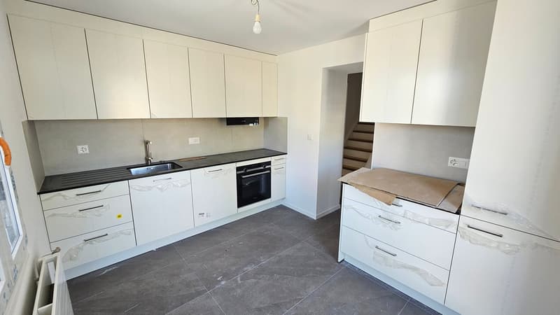 St-Saphorin-sur-Morges (7 minutes from Morges): for rent beautiful renovated 3.5-room apartment (1)