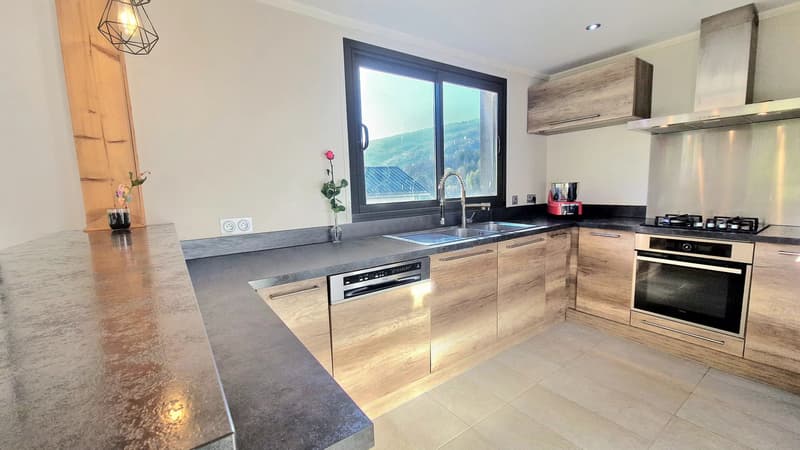 Spacious modern T9 chalet in Mijoux (7)