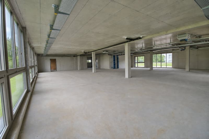 Espaces commerciaux et de détail modernes avec des options d'utilisation flexibles et des divisions (4)