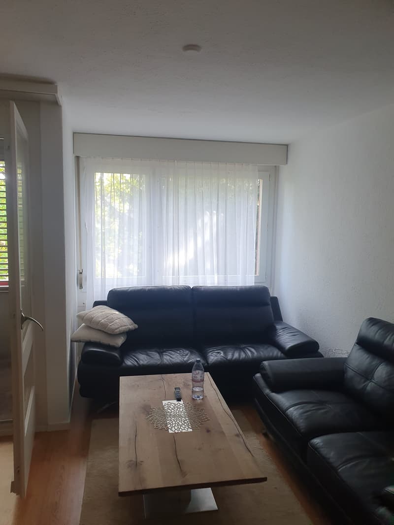 Living in a perfect location surrounded by greenery! (3)