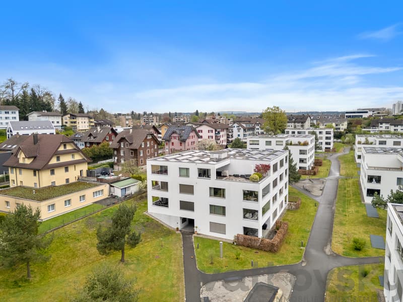 Grosse Neuwertige Wohnung (1)