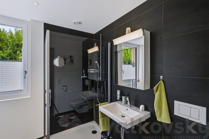 Dusche mit Fenster