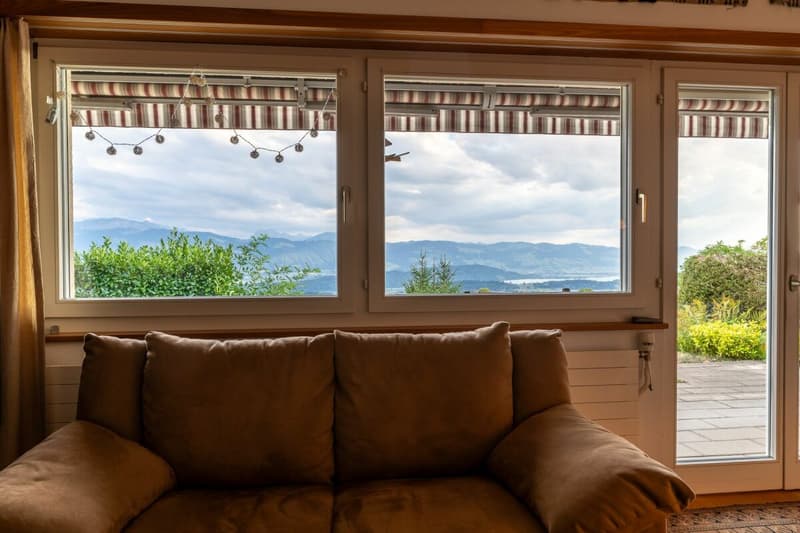 Exklusive Aussichtslage mit Weitblick über die Linthebene bis zum Zürichsee (4)