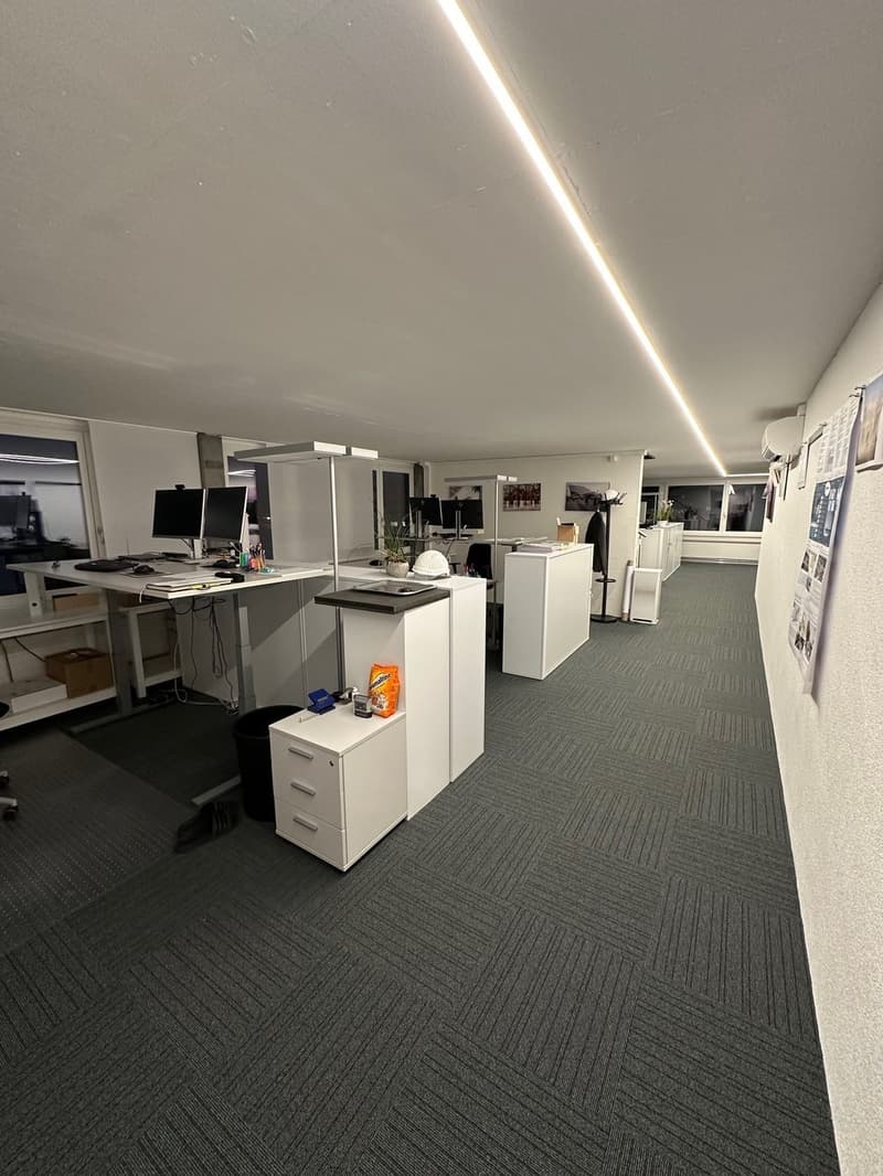 Spazio ufficio attraente, sala espositiva o co-working in affitto in una posizione geniale a Volketswil (3)